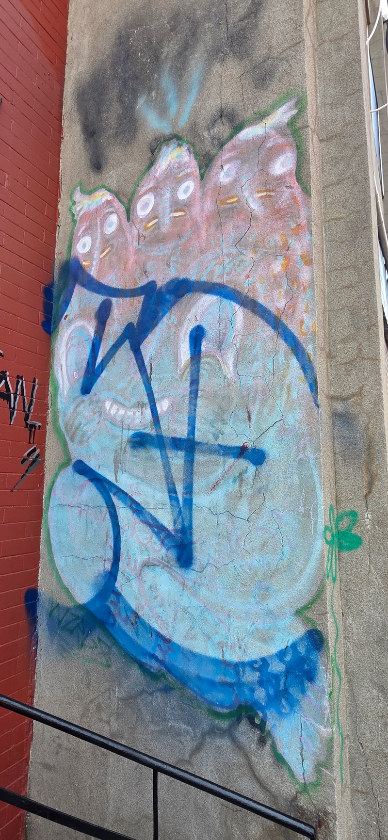 mural in Montréal by artist unknown.