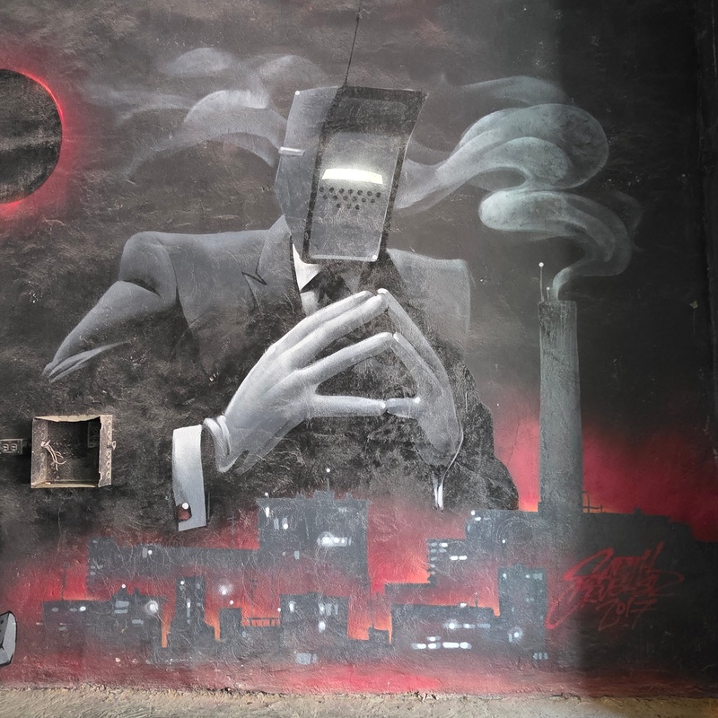 mural in Montréal by artist unknown.