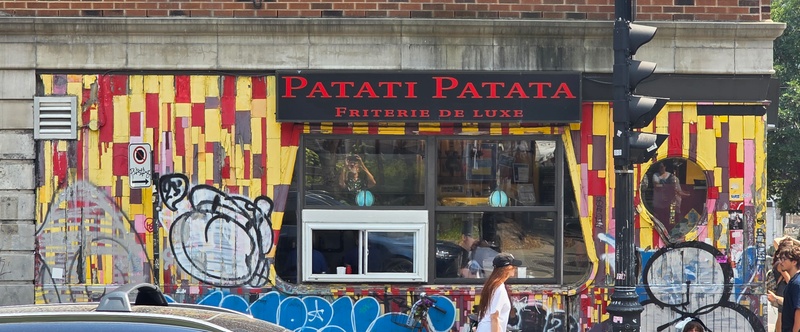 mural in Montréal by artist unknown.