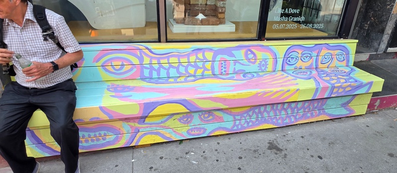 mural in Montréal by artist unknown.