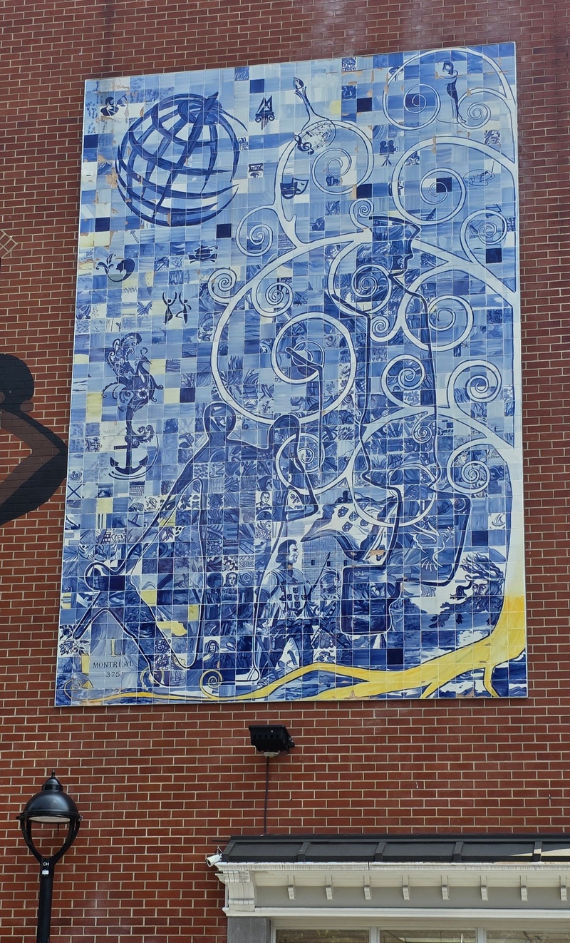 mural in Montréal by artist unknown.