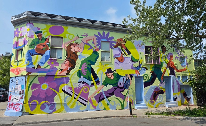 mural in Montréal by artist unknown.