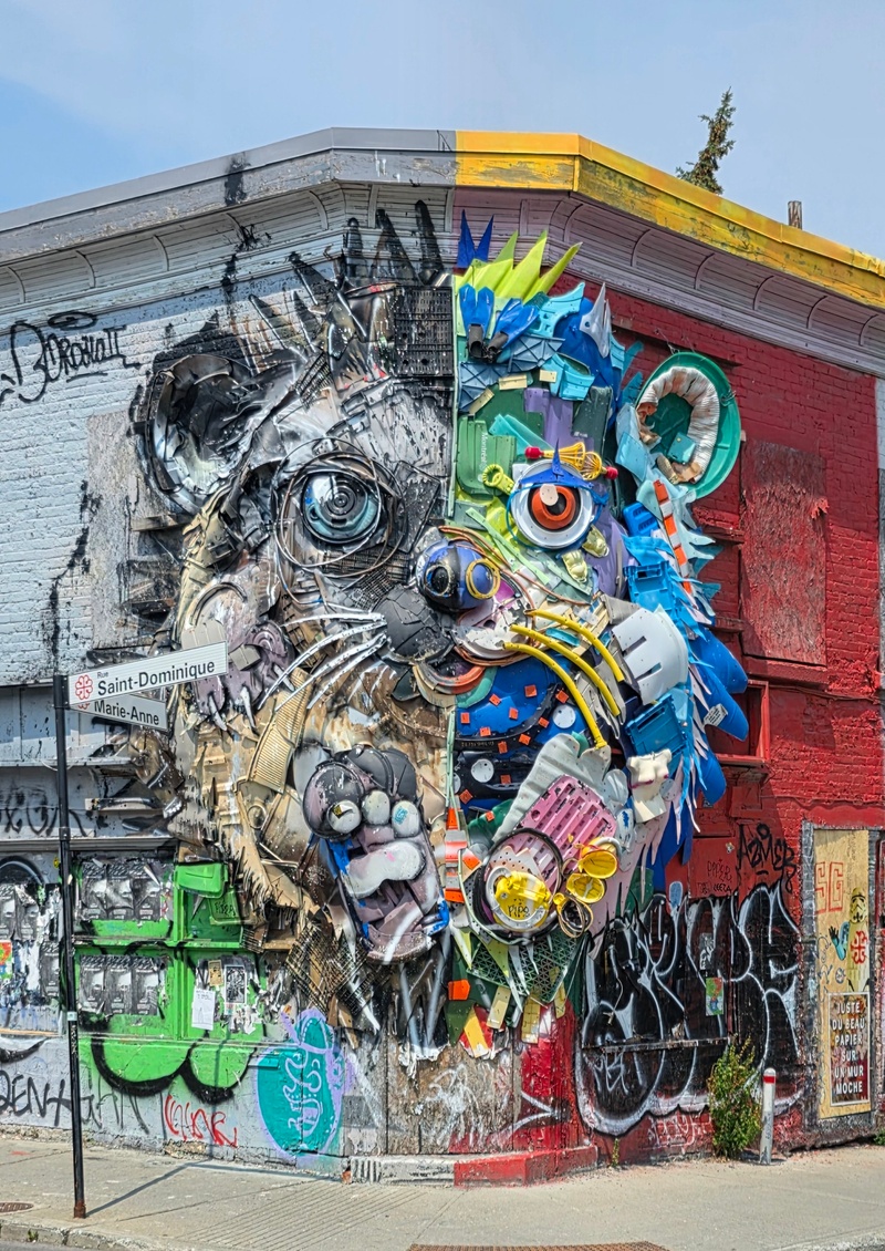 mural in Montréal by artist unknown.