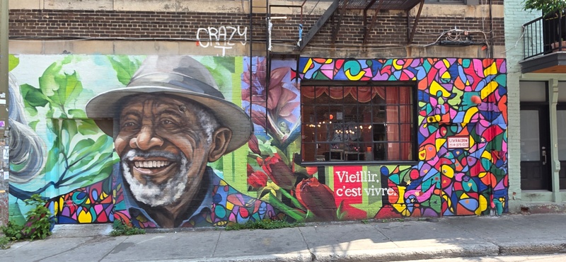 mural in Montréal by artist unknown.