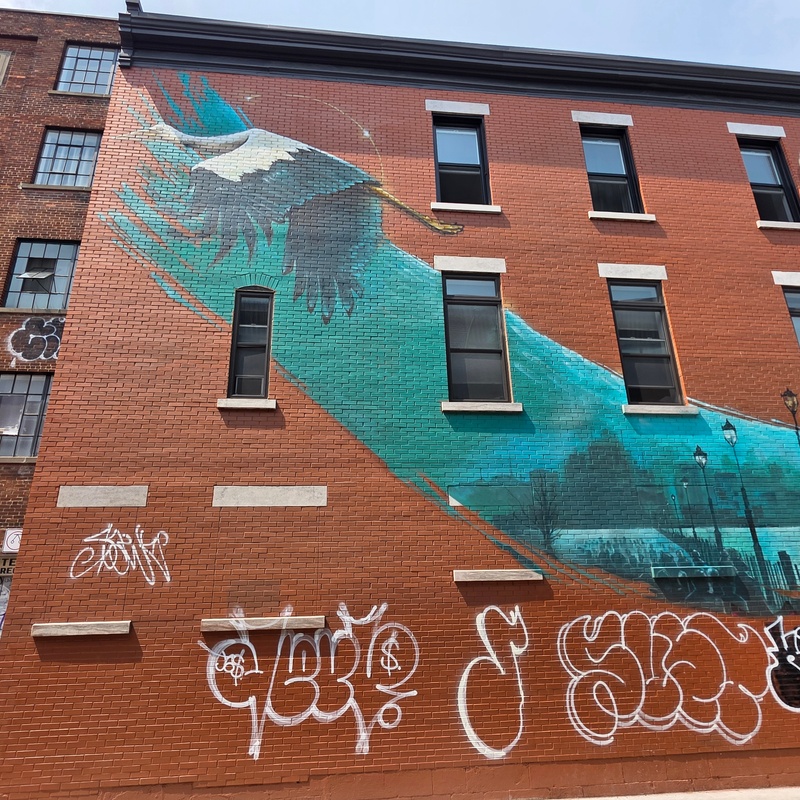 mural in Montréal by artist unknown.