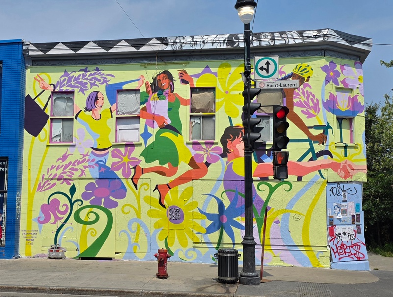 mural in Montréal by artist unknown.