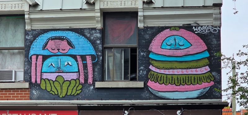 mural in Montréal by artist unknown.