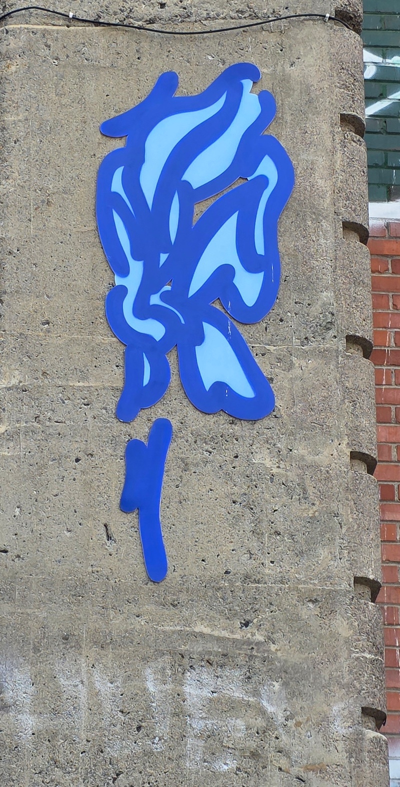 mural in Montréal by artist unknown.