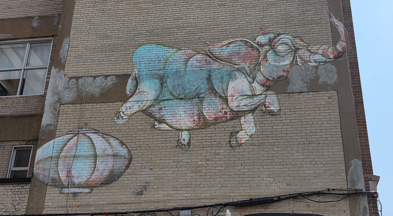 mural in Montréal by artist unknown.