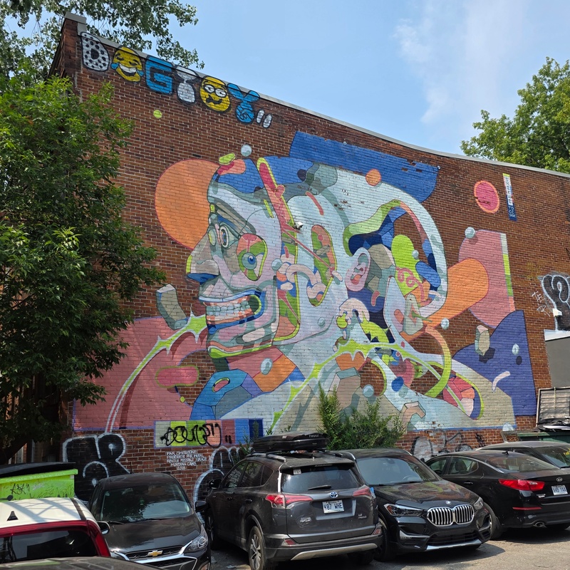 mural in Montréal by artist unknown.