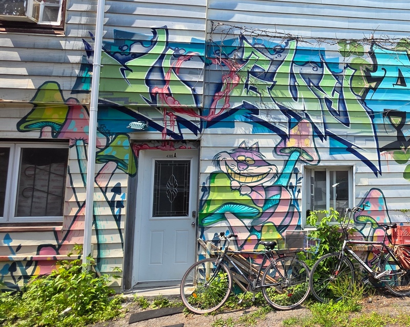 mural in Montréal by artist unknown.