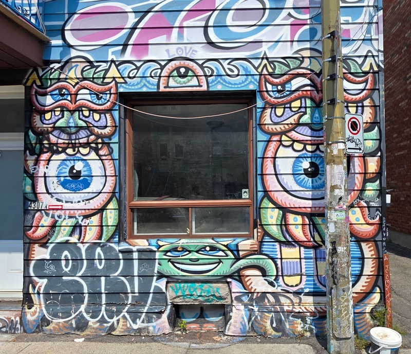 mural in Montréal by artist unknown.