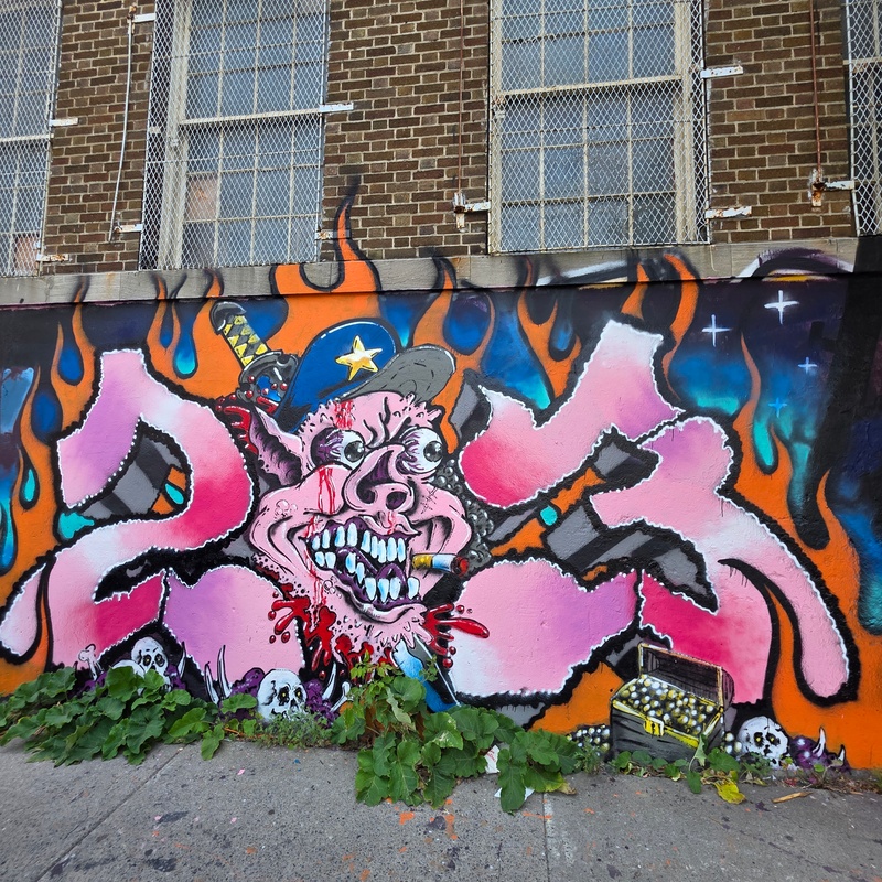 mural in Montréal by artist unknown.