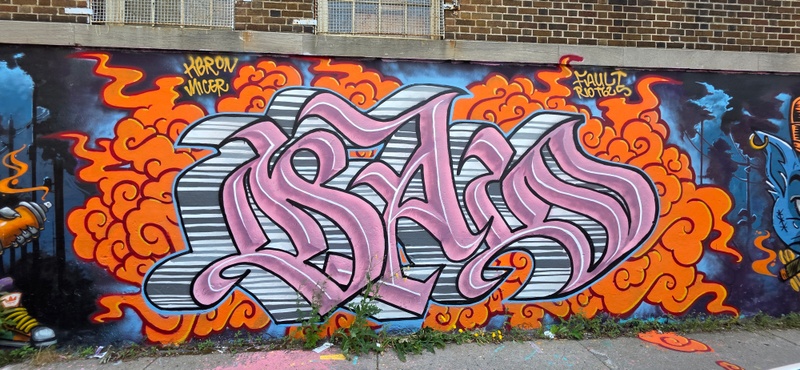 mural in Montréal by artist unknown.