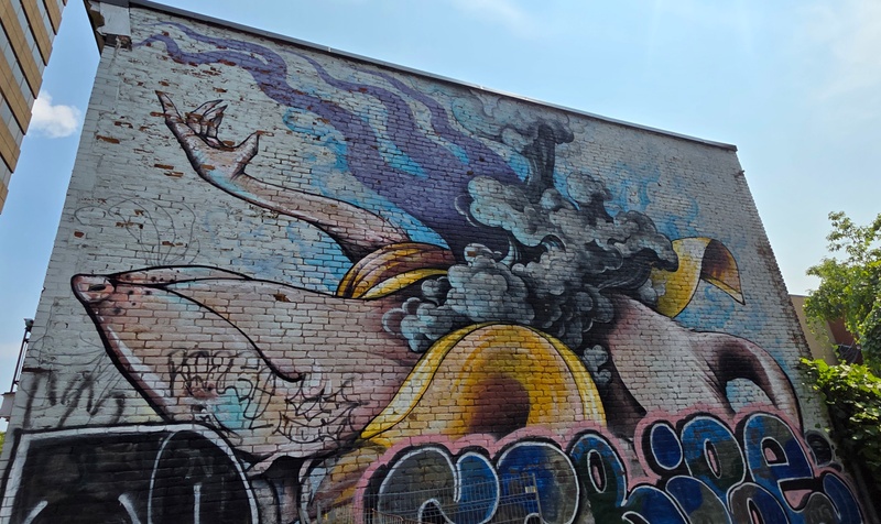 mural in Montréal by artist unknown.