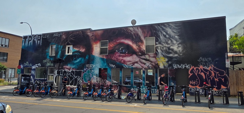 mural in Montréal by artist unknown.