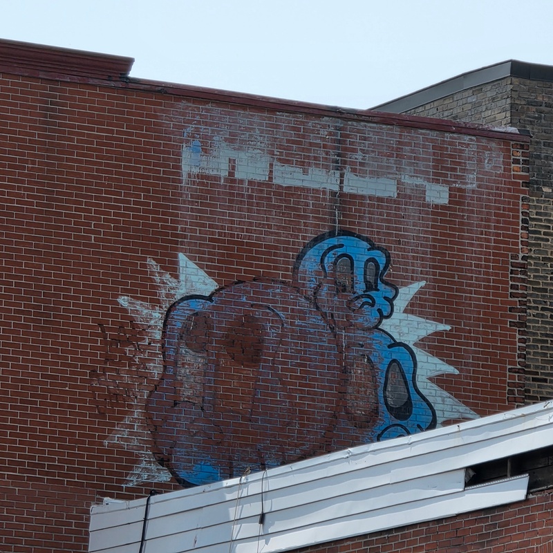 mural in Montréal by artist unknown.