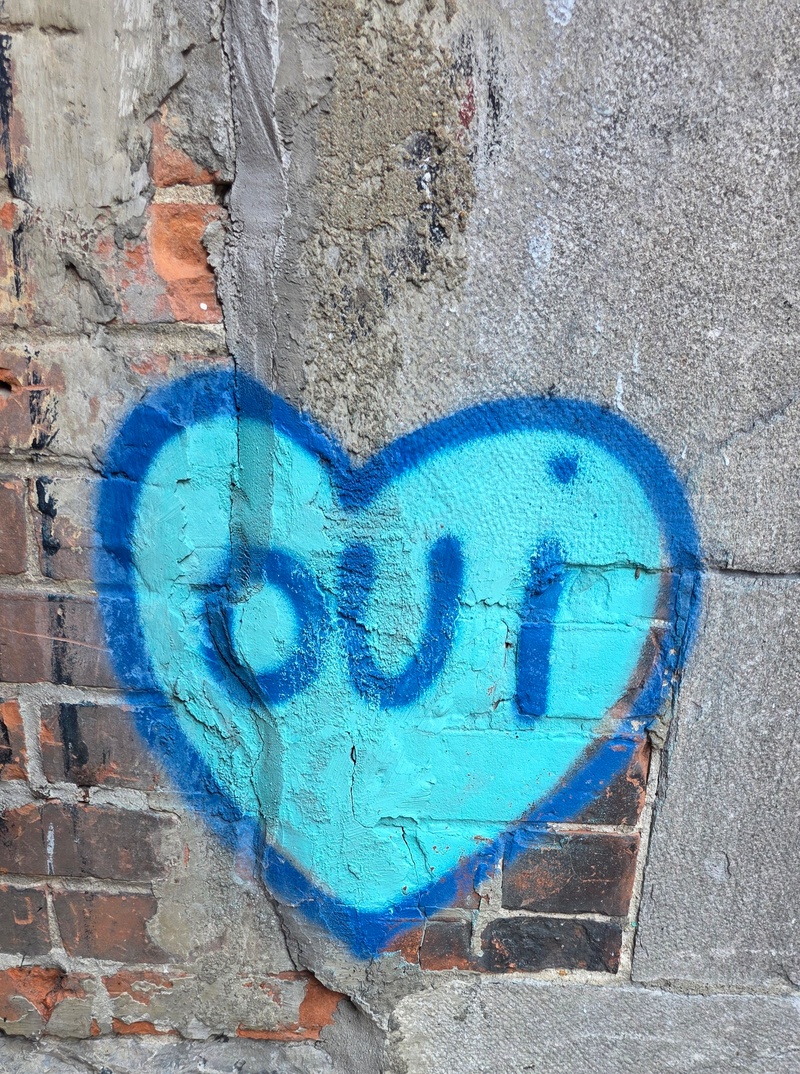 mural in Montréal by artist unknown.