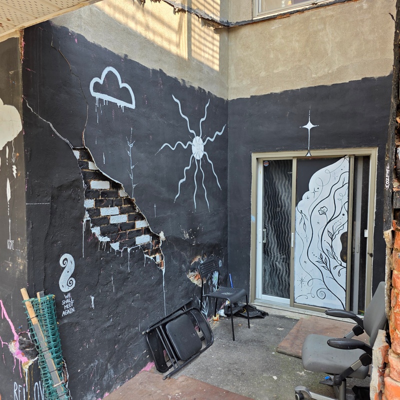 mural in Montréal by artist unknown.