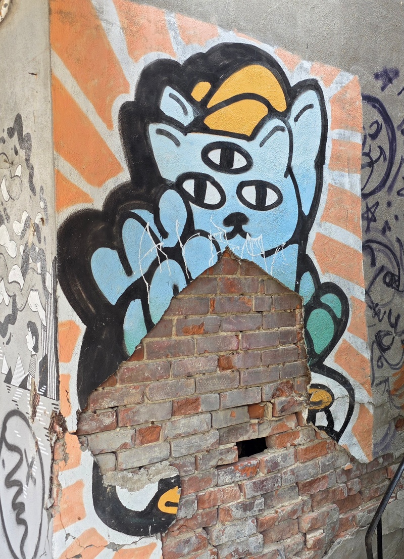 mural in Montréal by artist unknown.