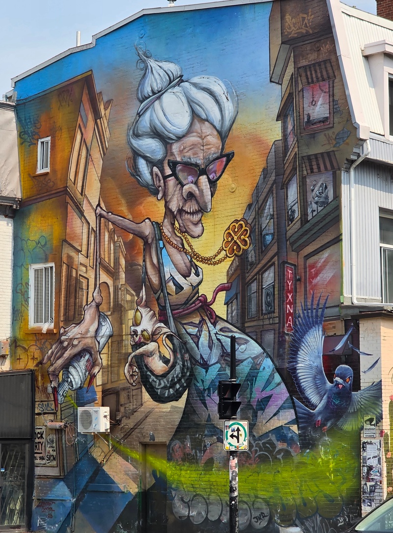 mural in Montréal by artist unknown.