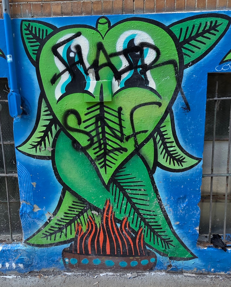 mural in Montréal by artist unknown.