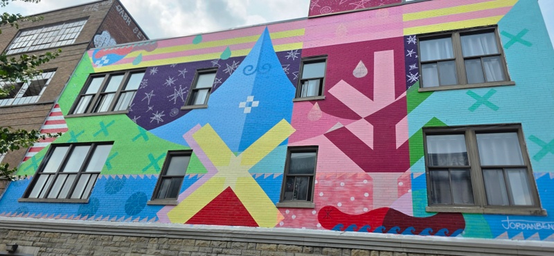 mural in Montréal by artist unknown.