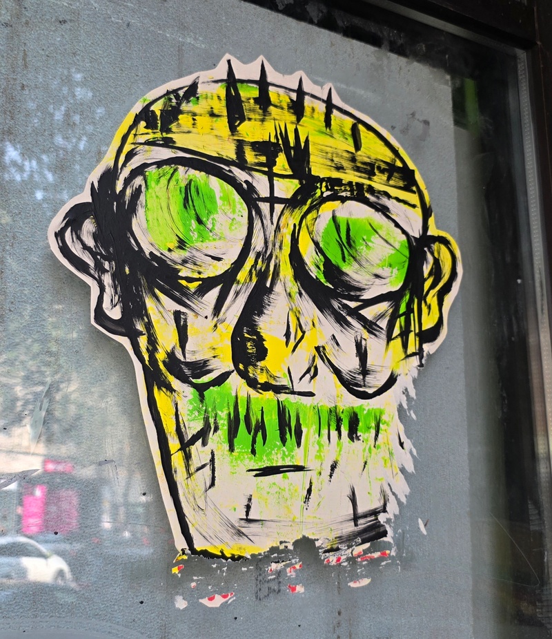 mural in Montréal by artist unknown.