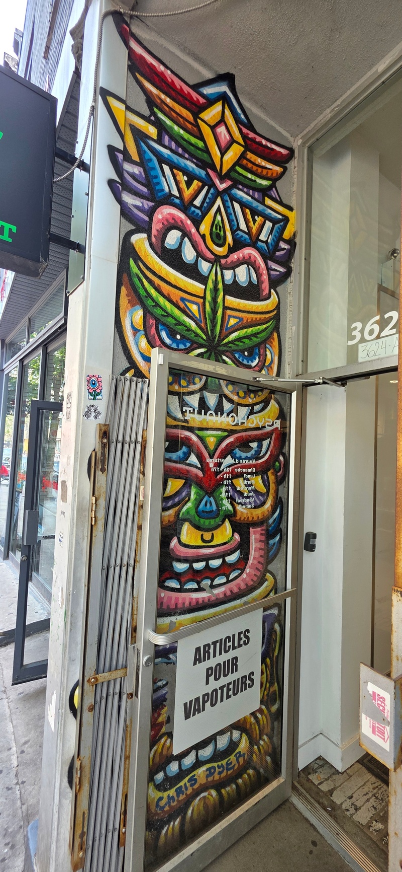 mural in Montréal by artist unknown.