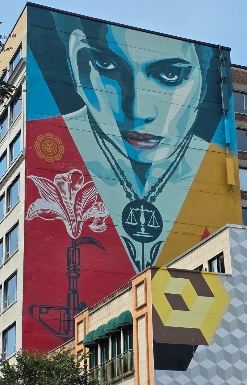 mural in Montréal by artist unknown.