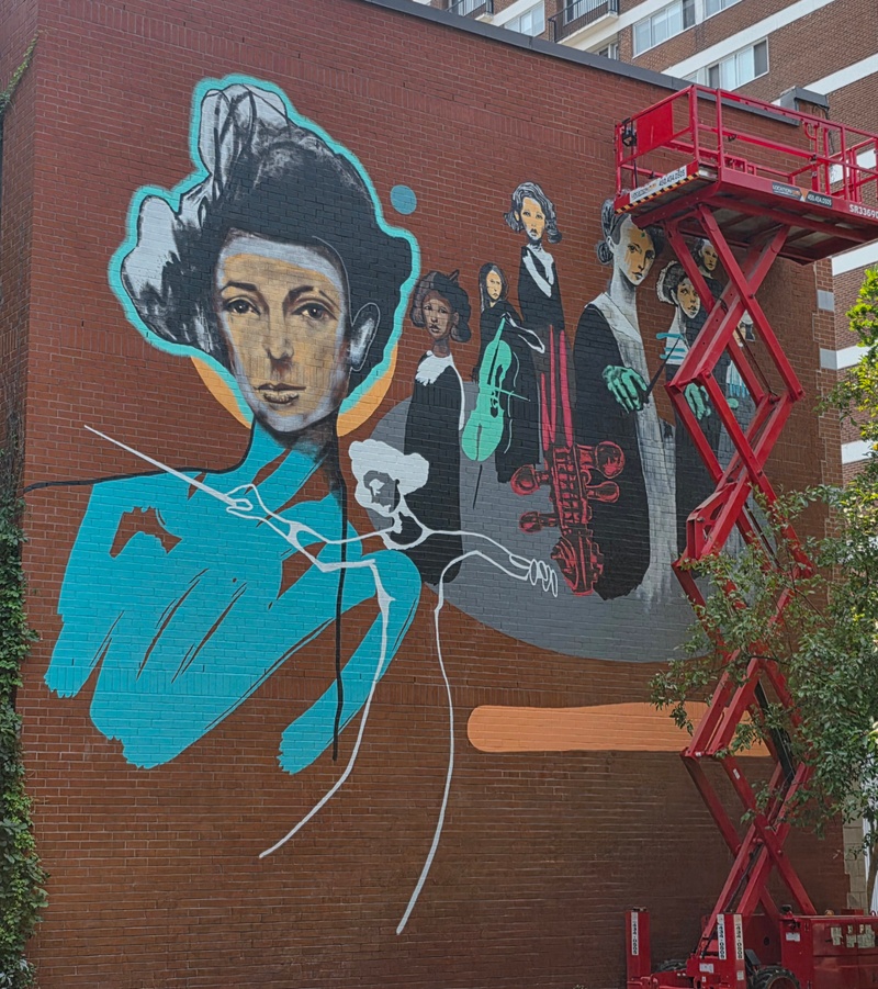 mural in Montréal by artist unknown.