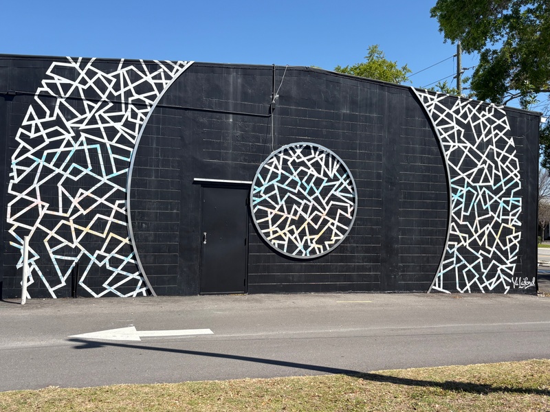 mural in St. Petersburg by artist unknown.