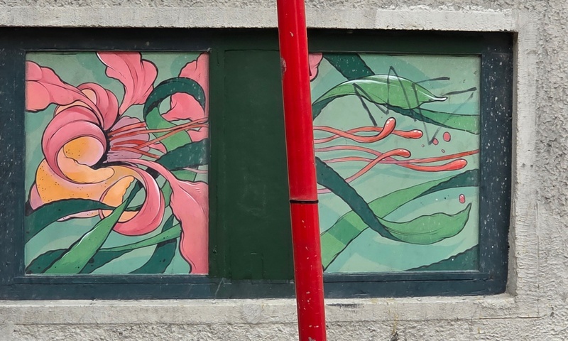 mural in Montréal by artist unknown.