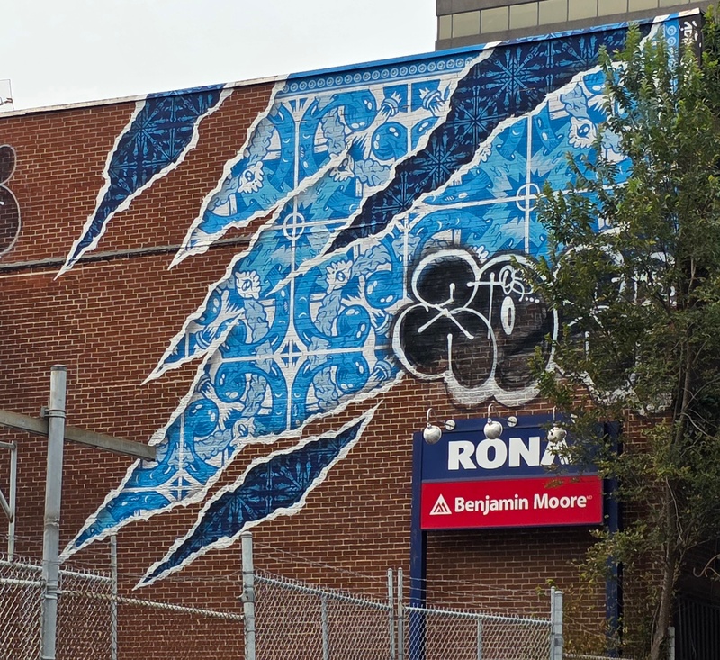 mural in Montréal by artist unknown.