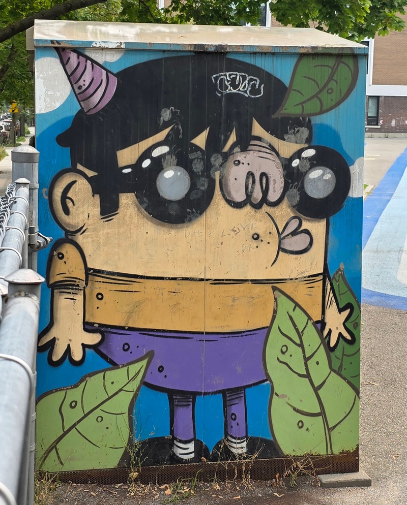 mural in Montréal by artist unknown.