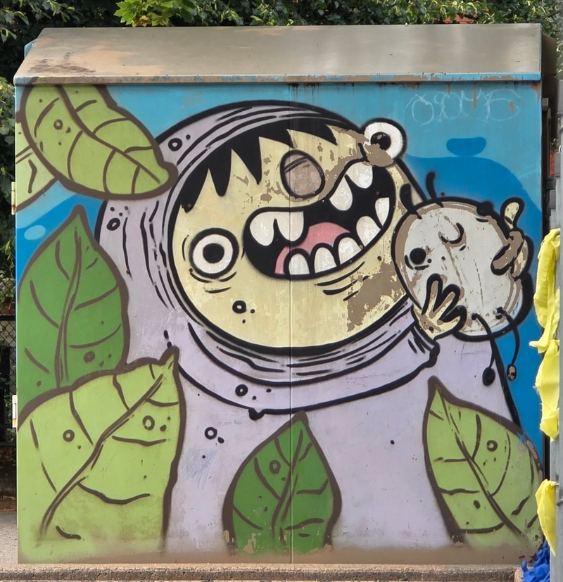 mural in Montréal by artist unknown.
