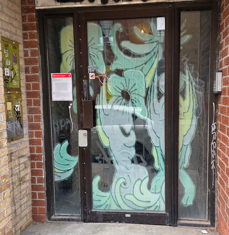 mural in Montréal by artist unknown.