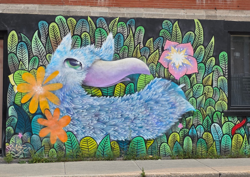 mural in Montréal by artist unknown.
