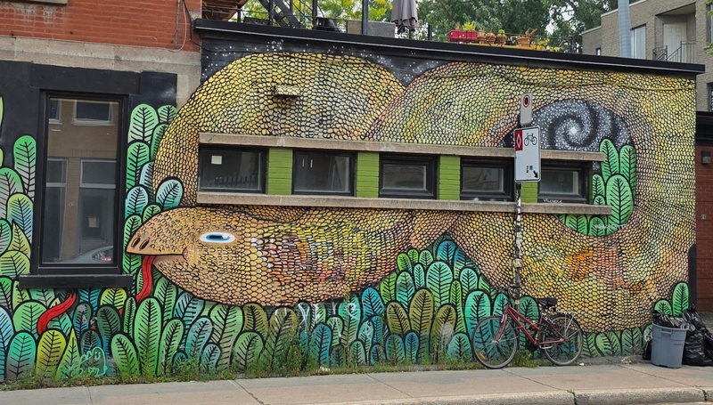 mural in Montréal by artist unknown.