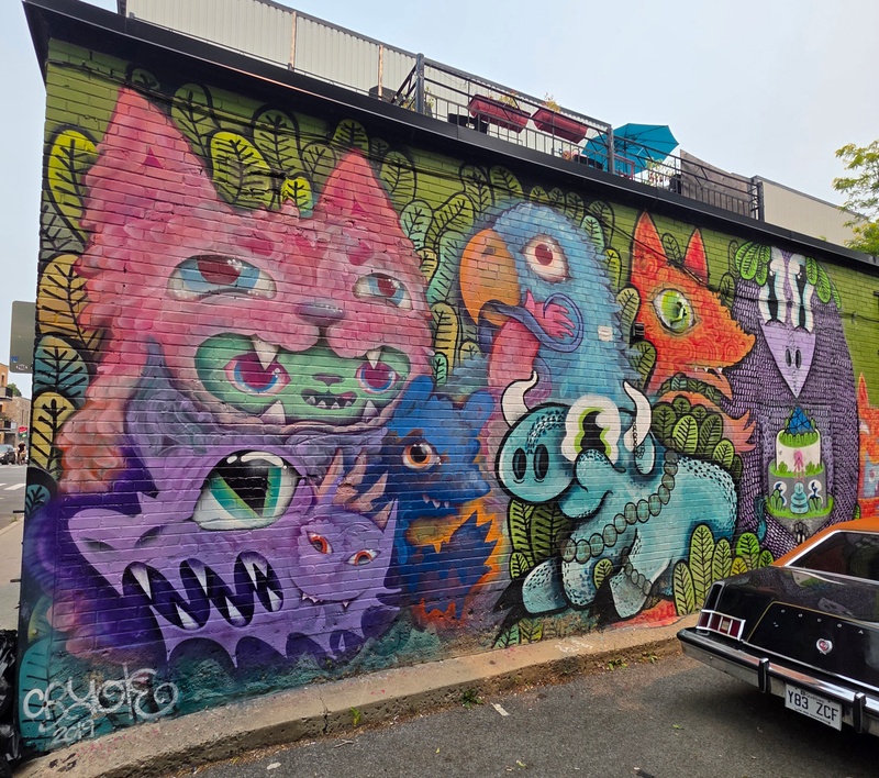 mural in Montréal by artist unknown.
