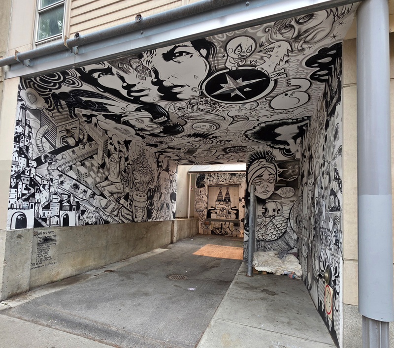 mural in Montréal by artist unknown.