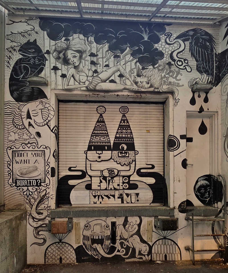 mural in Montréal by artist unknown.