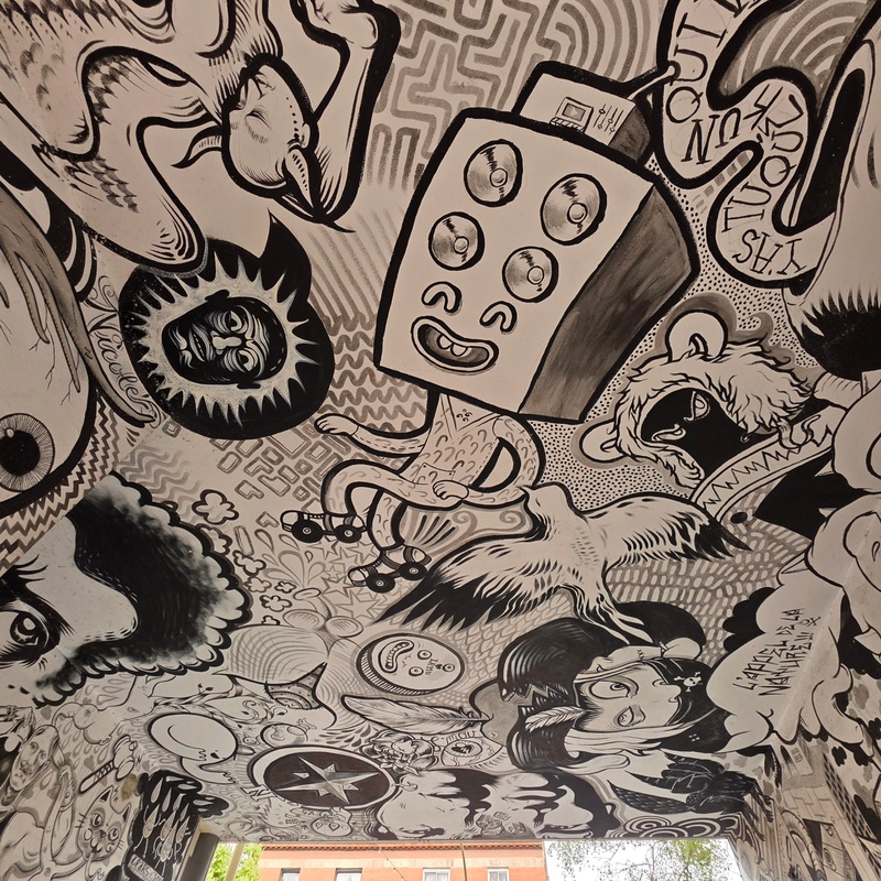mural in Montréal by artist unknown.