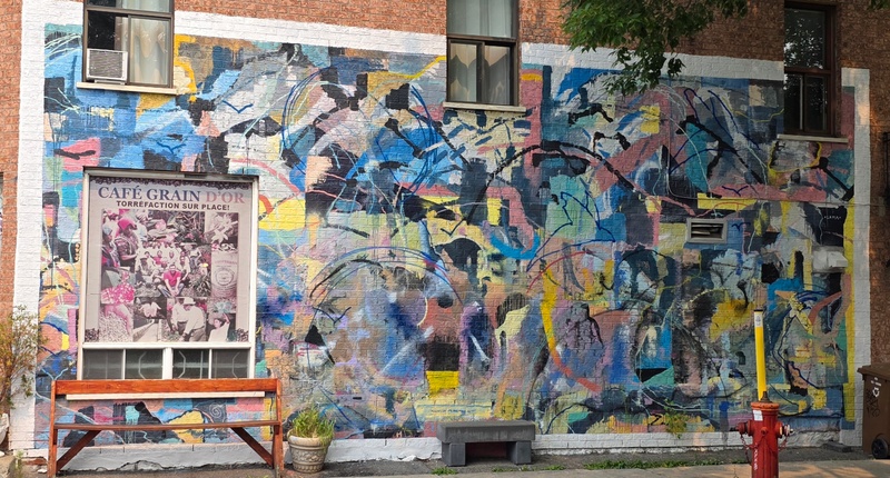 mural in Montréal by artist unknown.
