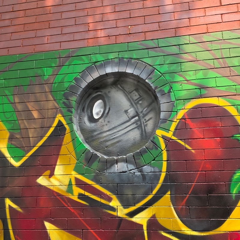 mural in Montréal by artist unknown.