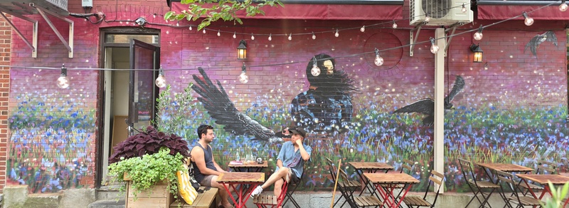 mural in Montréal by artist unknown.