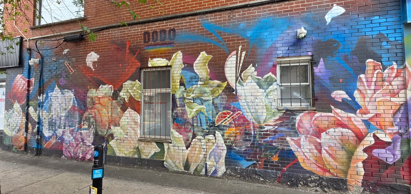 mural in Montréal by artist unknown.