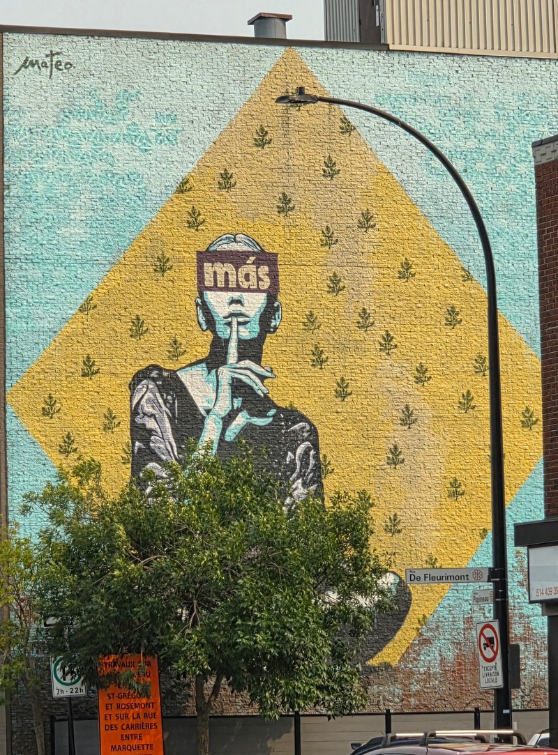 mural in Montréal by artist unknown.
