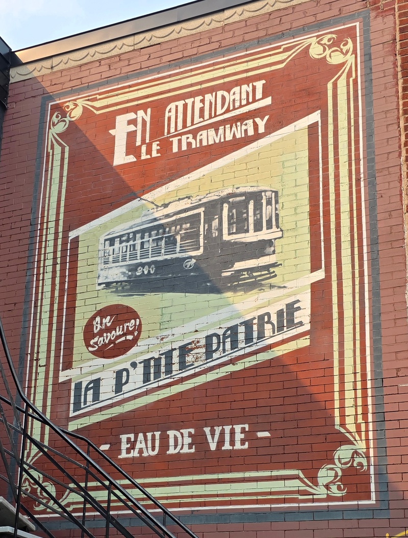 mural in Montréal by artist unknown.