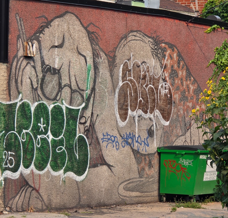 mural in Montréal by artist unknown.